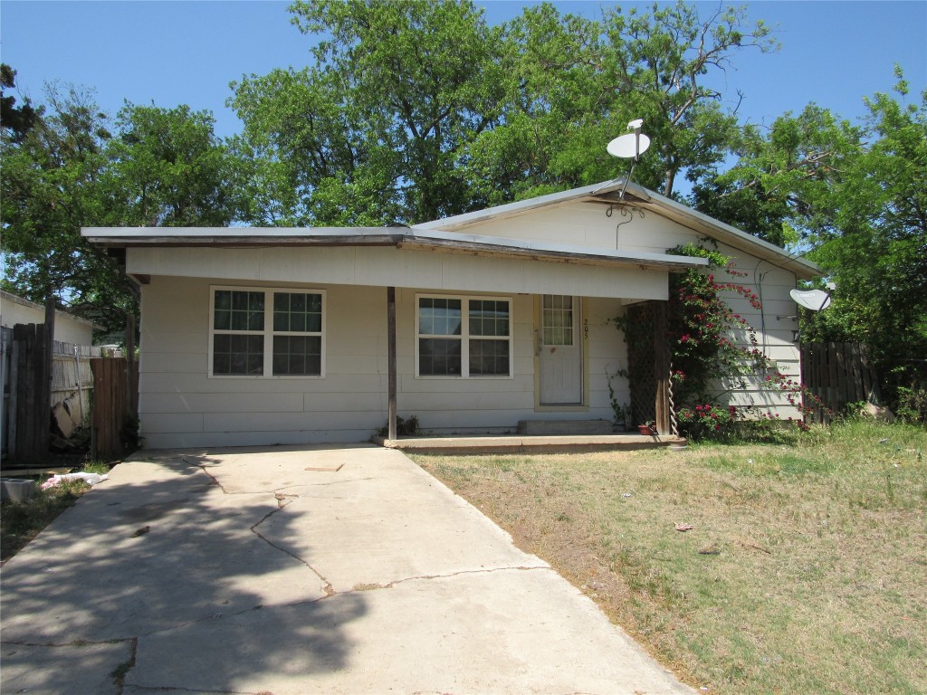 205 W College Avenue Comanche TX 76442