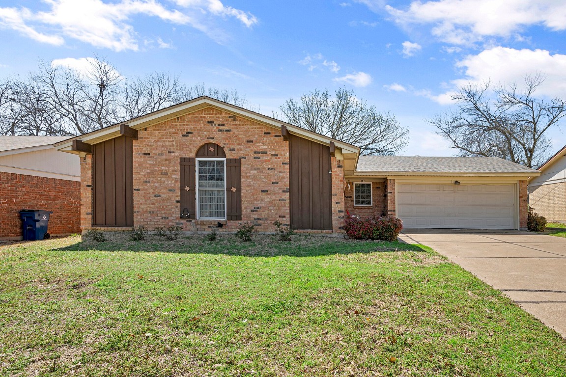 609 NW Lorna Street Burleson TX 76028