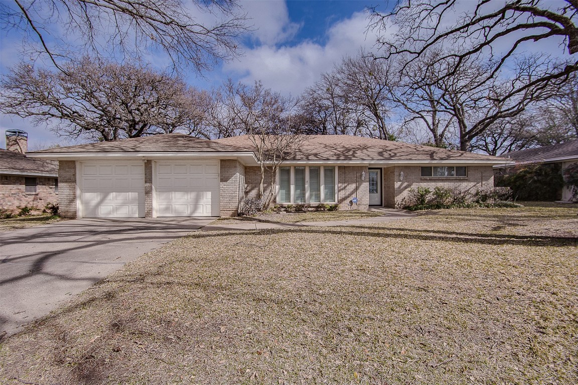 1805 Park Hill Drive Arlington TX 76012