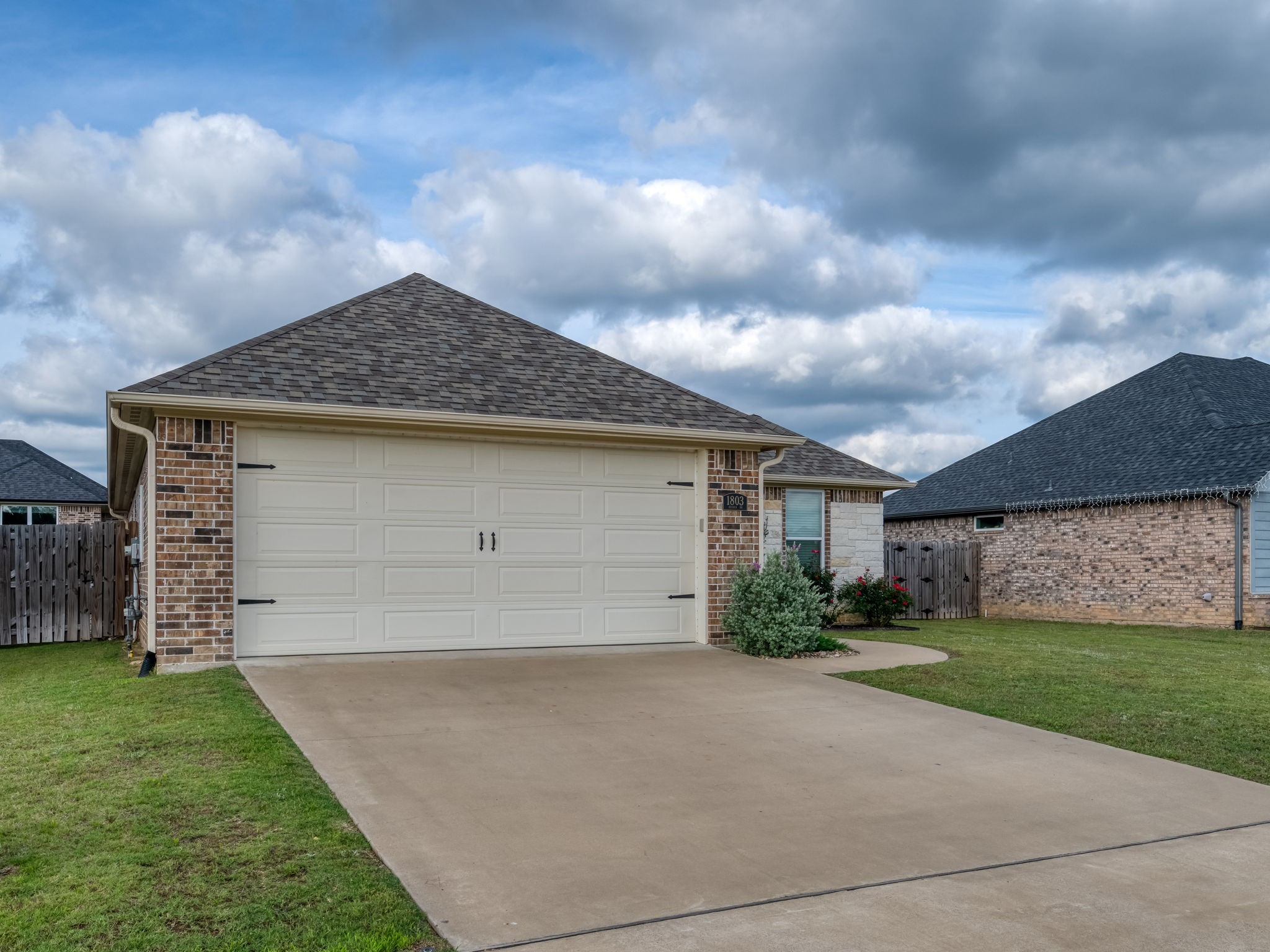 1803 Jessica Whitehouse TX 75791