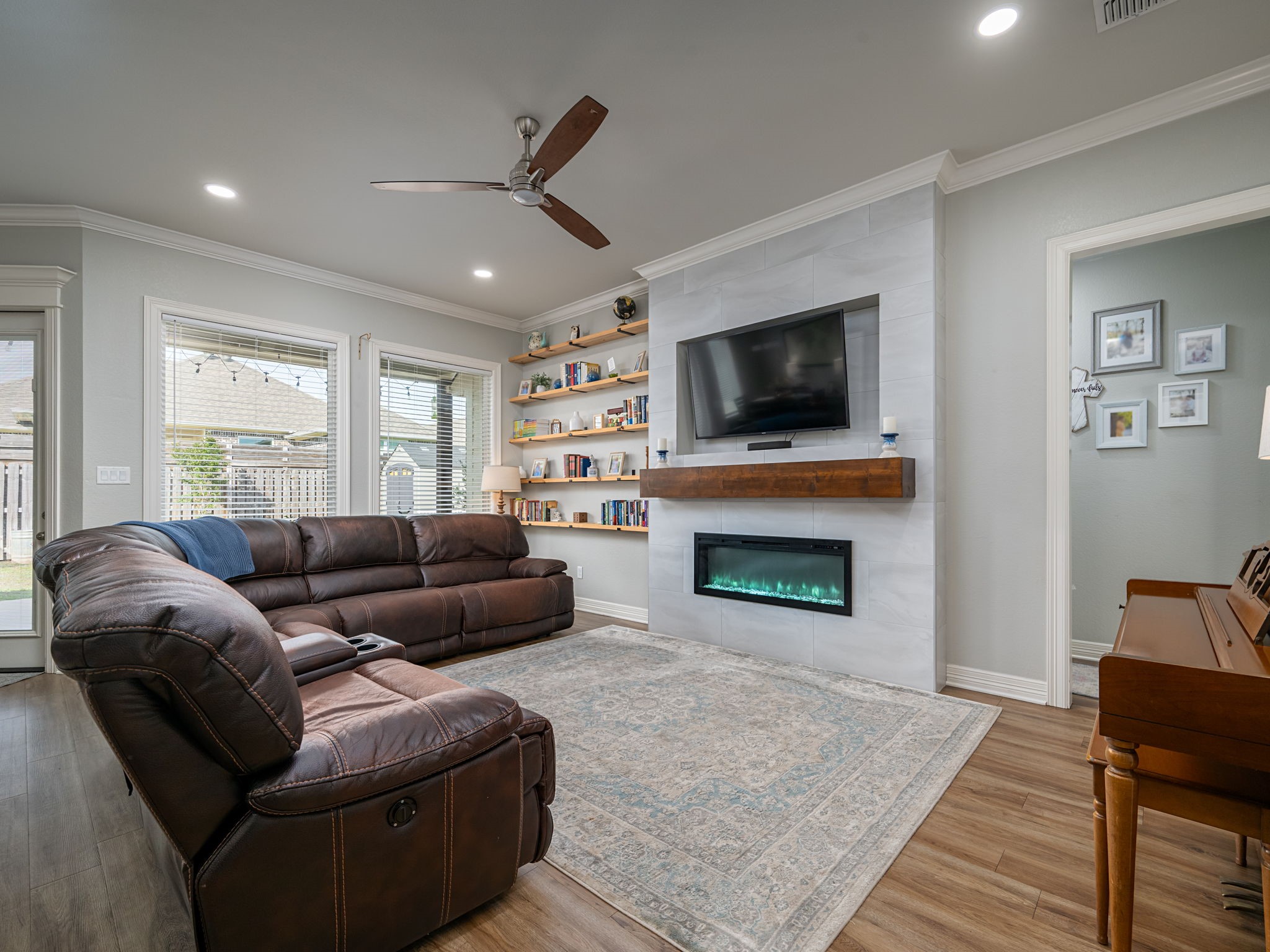 1803 Jessica Whitehouse TX 75791