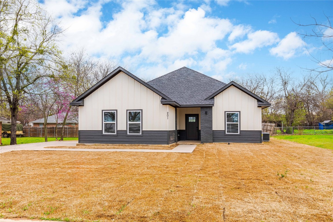 201 W South Street Whitesboro TX 76273