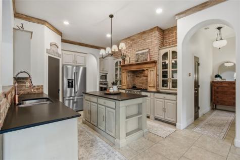 1833 Southpark Drive Arlington TX 76013