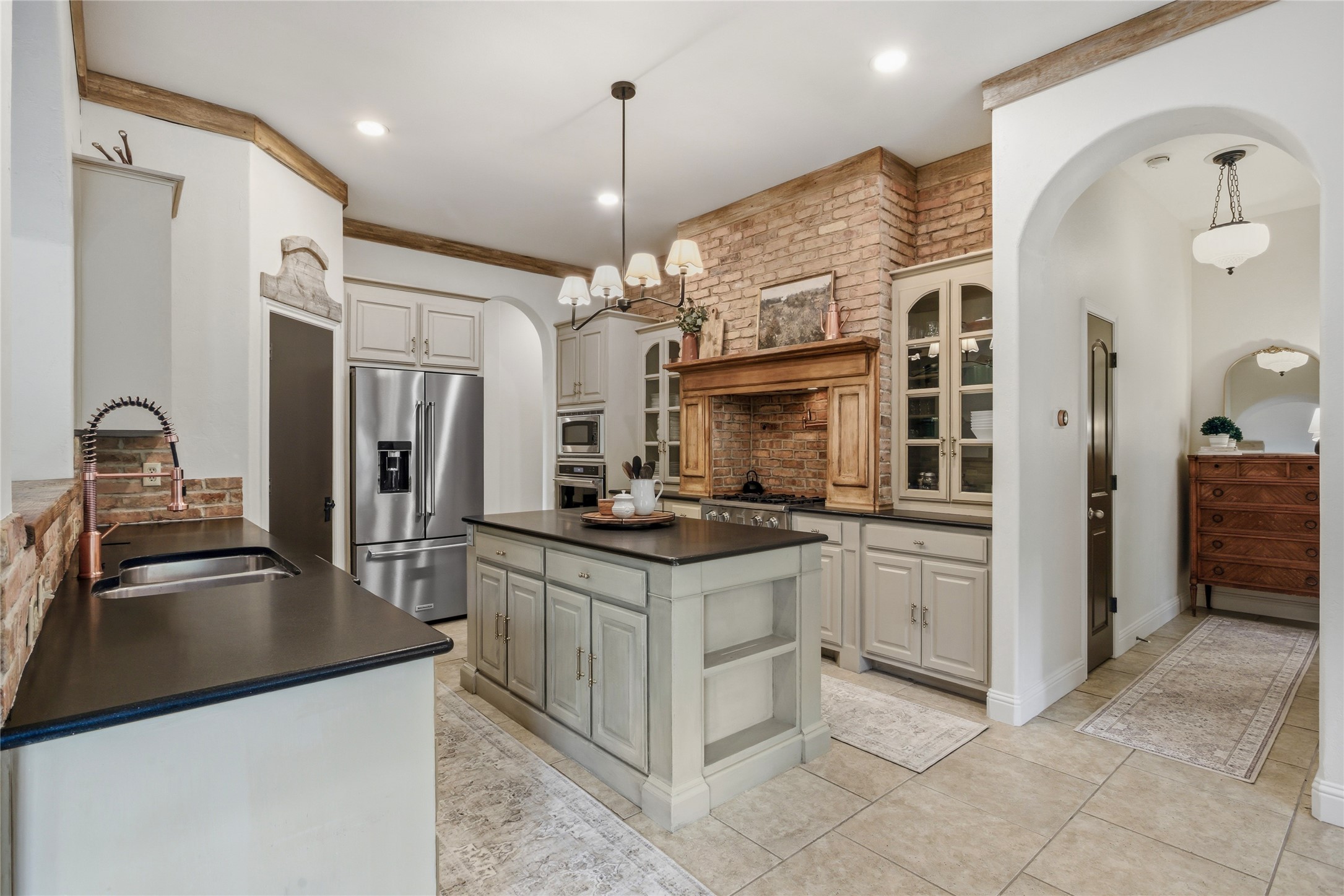1833 Southpark Drive Arlington TX 76013