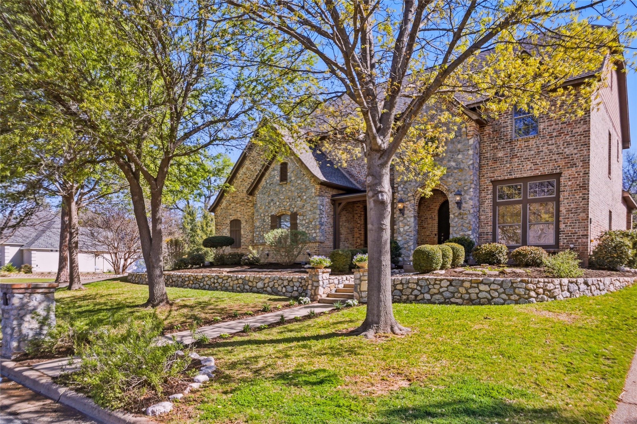1833 Southpark Drive Arlington TX 76013