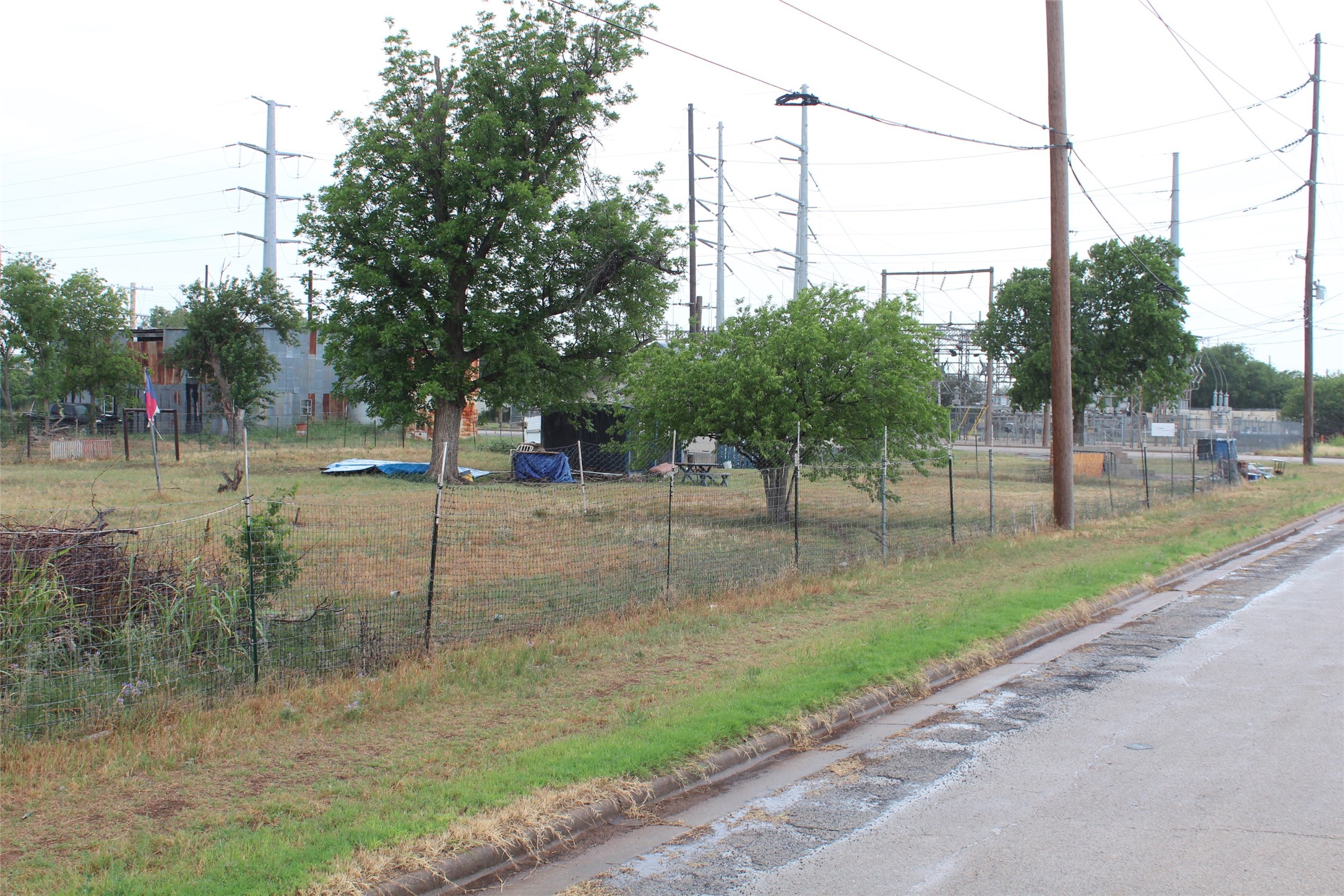 230 N Elm Avenue Munday TX 76371