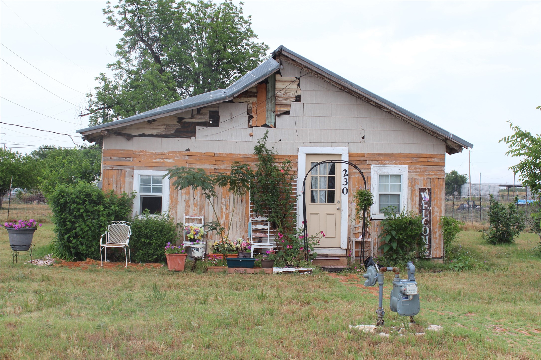 230 N Elm Avenue Munday TX 76371