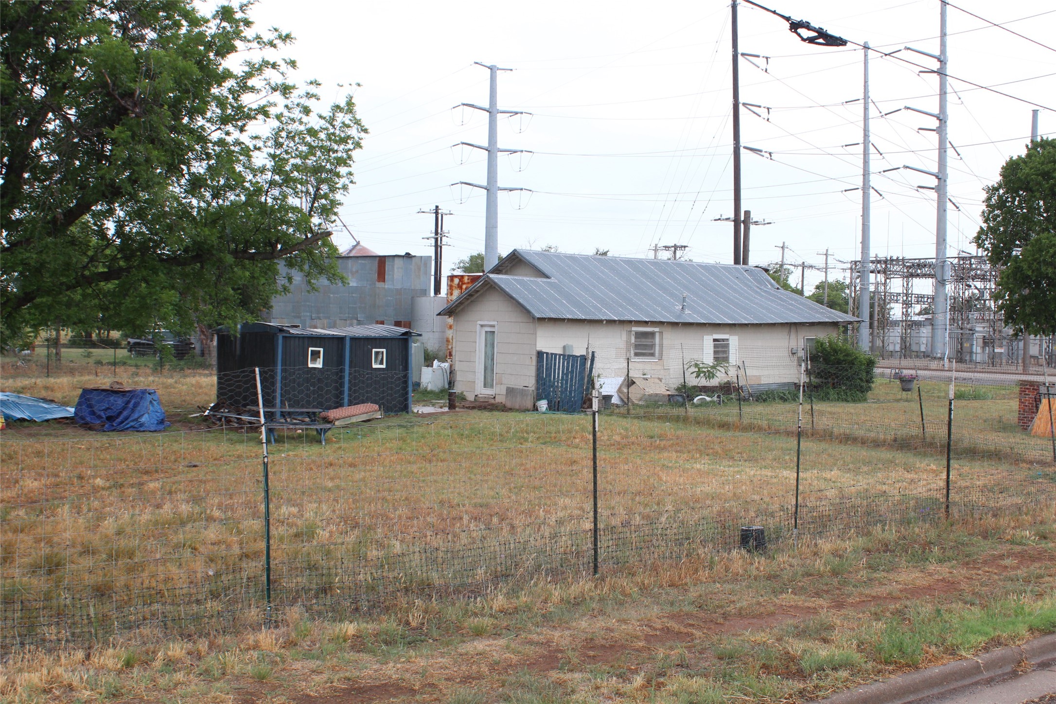 230 N Elm Avenue Munday TX 76371