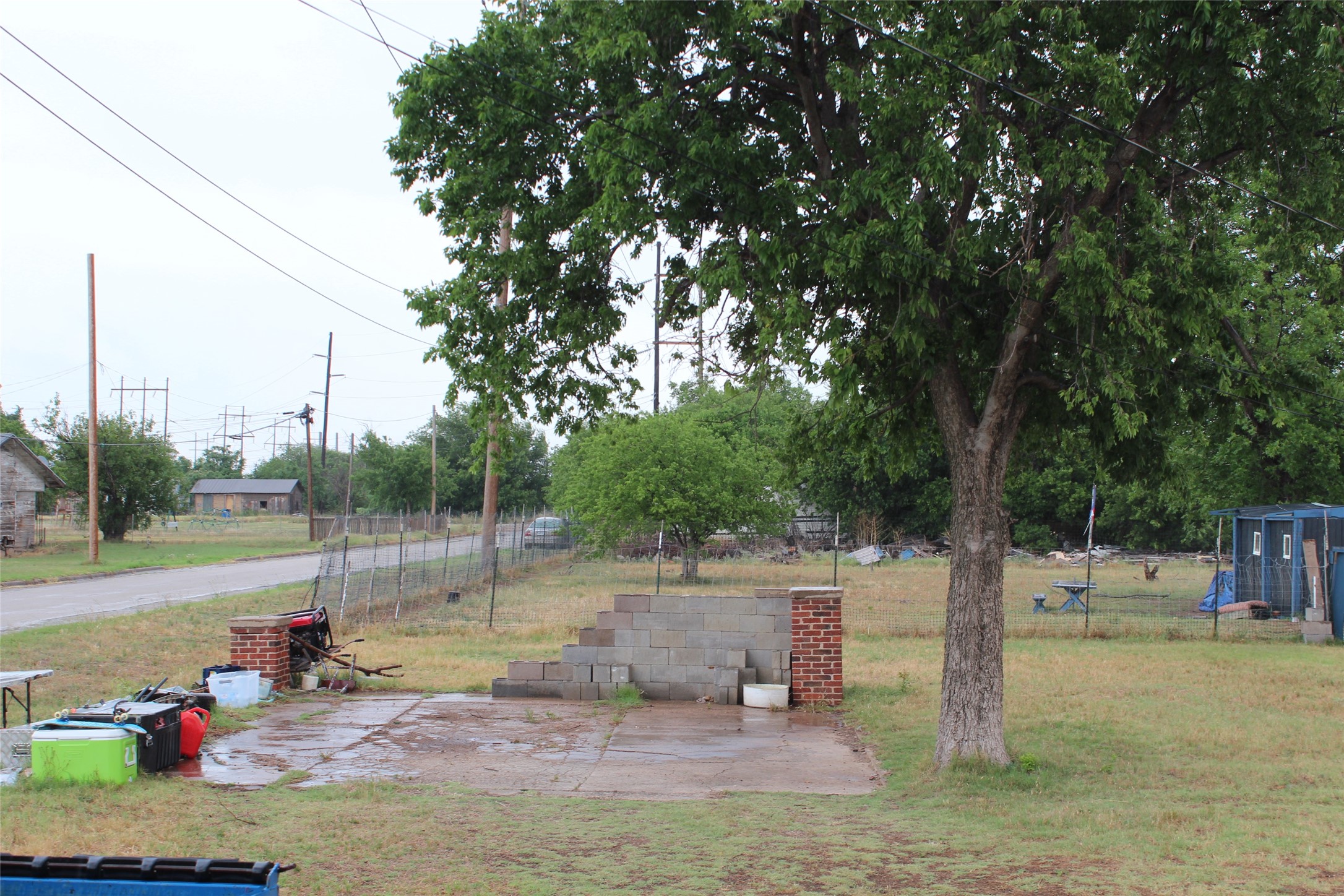 230 N Elm Avenue Munday TX 76371