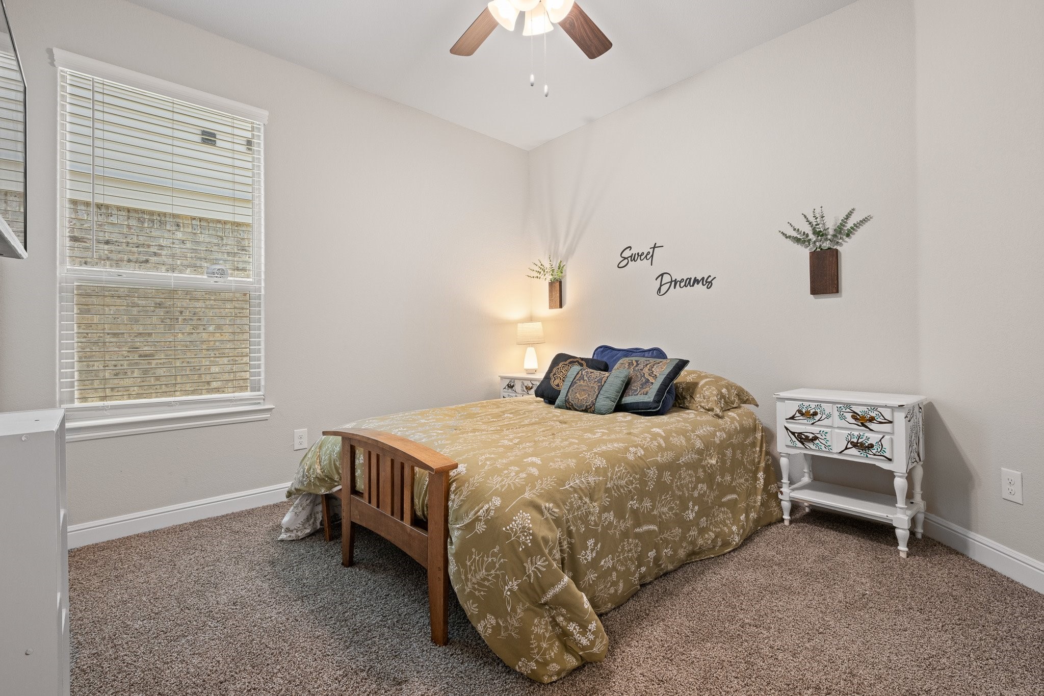 5709 Round Hill Road Denton TX 76210