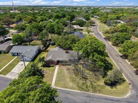 2010 N Beal Street Belton TX 76513