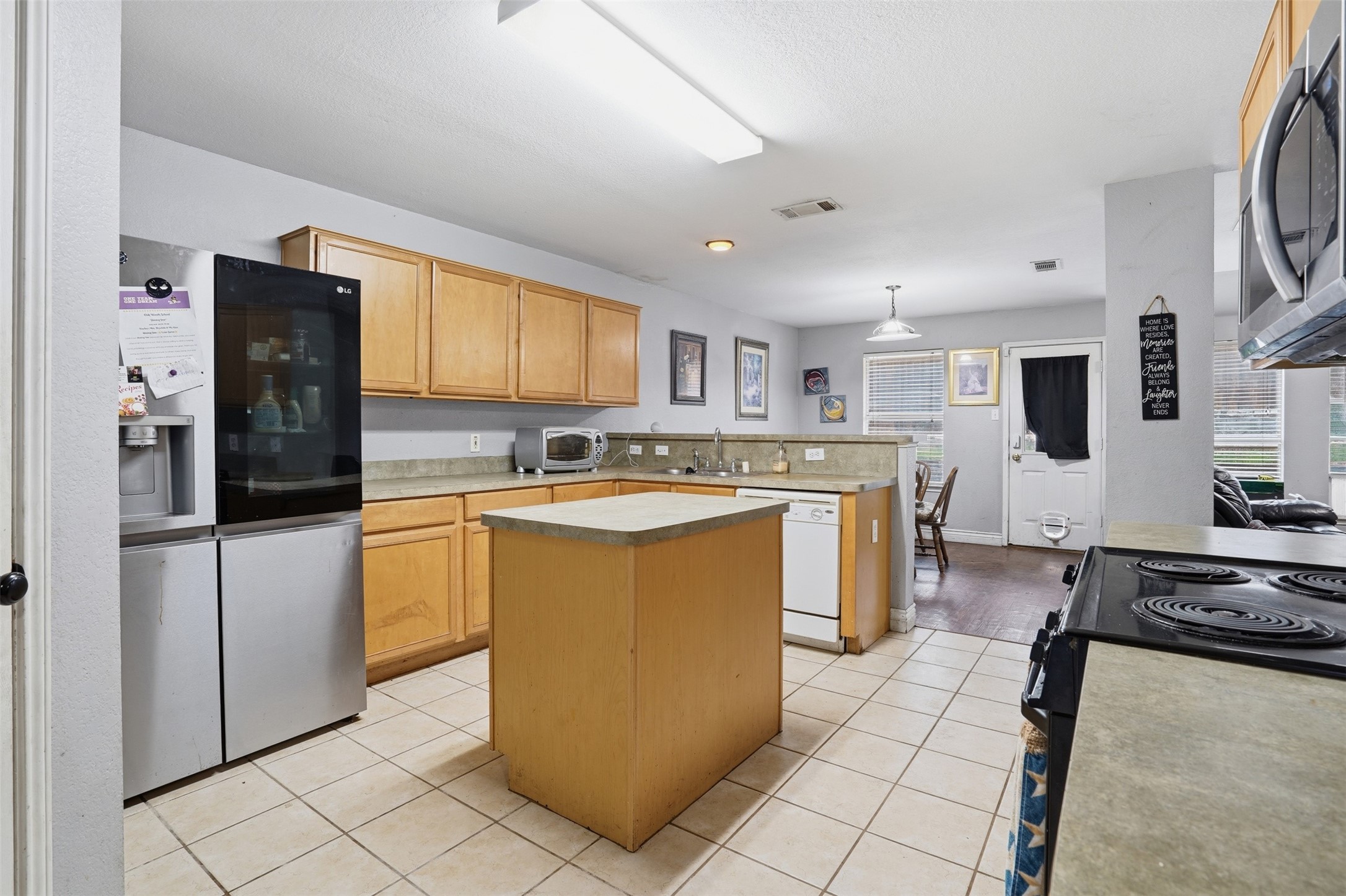211 Jacinth Lane Granbury TX 76049