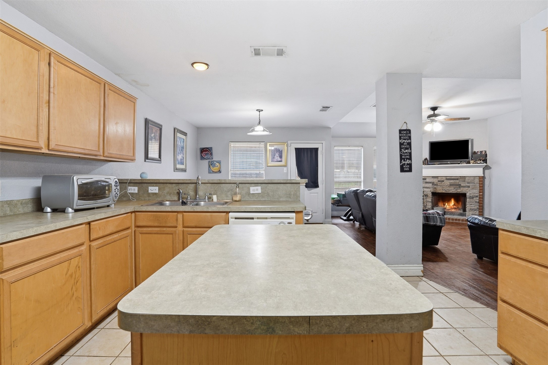 211 Jacinth Lane Granbury TX 76049