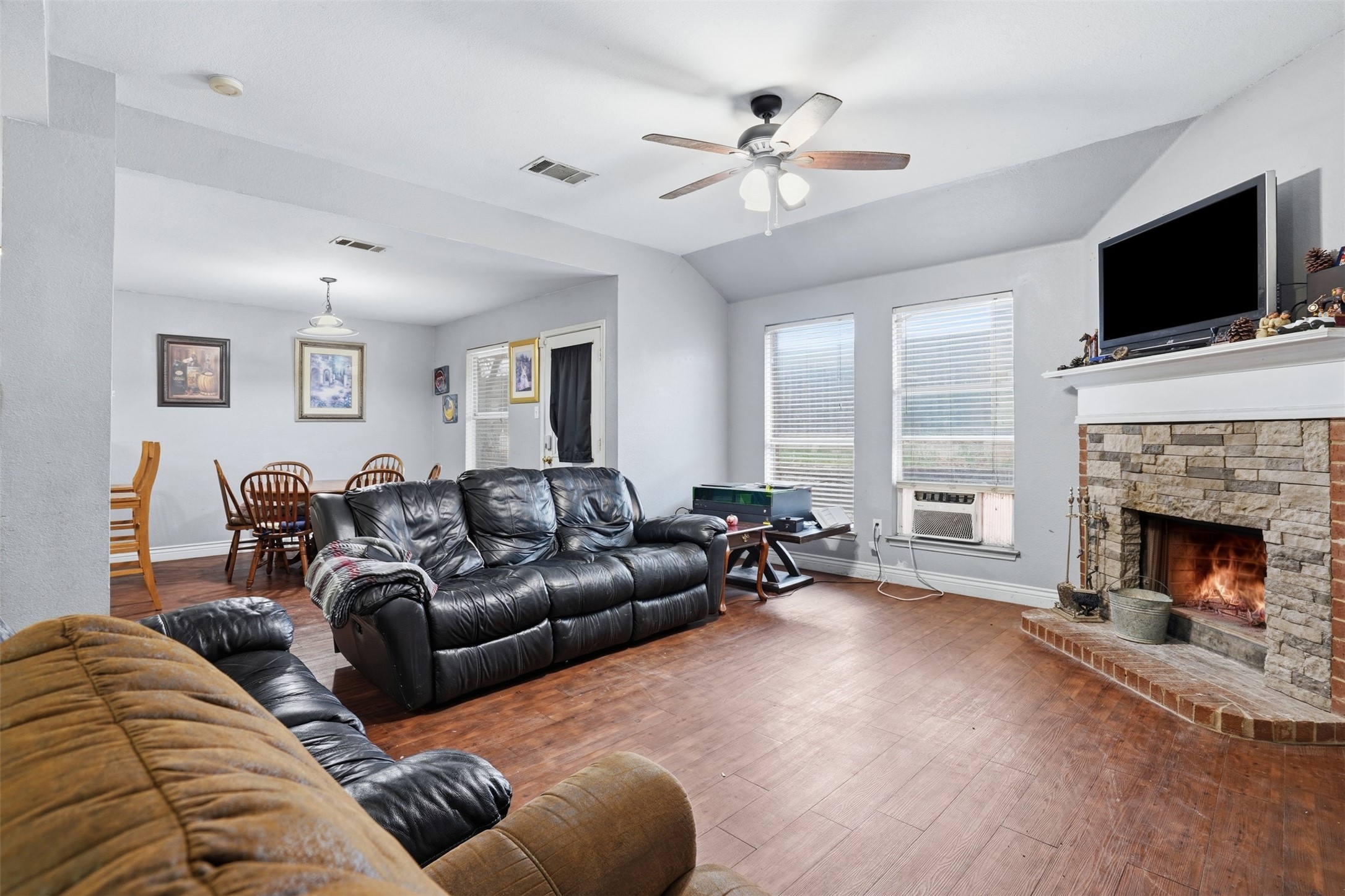 211 Jacinth Lane Granbury TX 76049