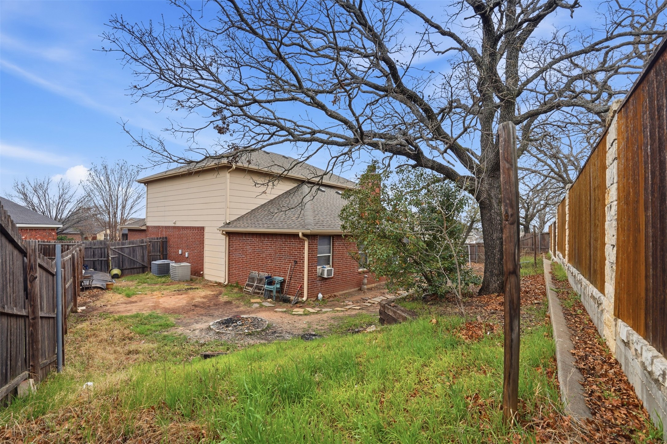 211 Jacinth Lane Granbury TX 76049