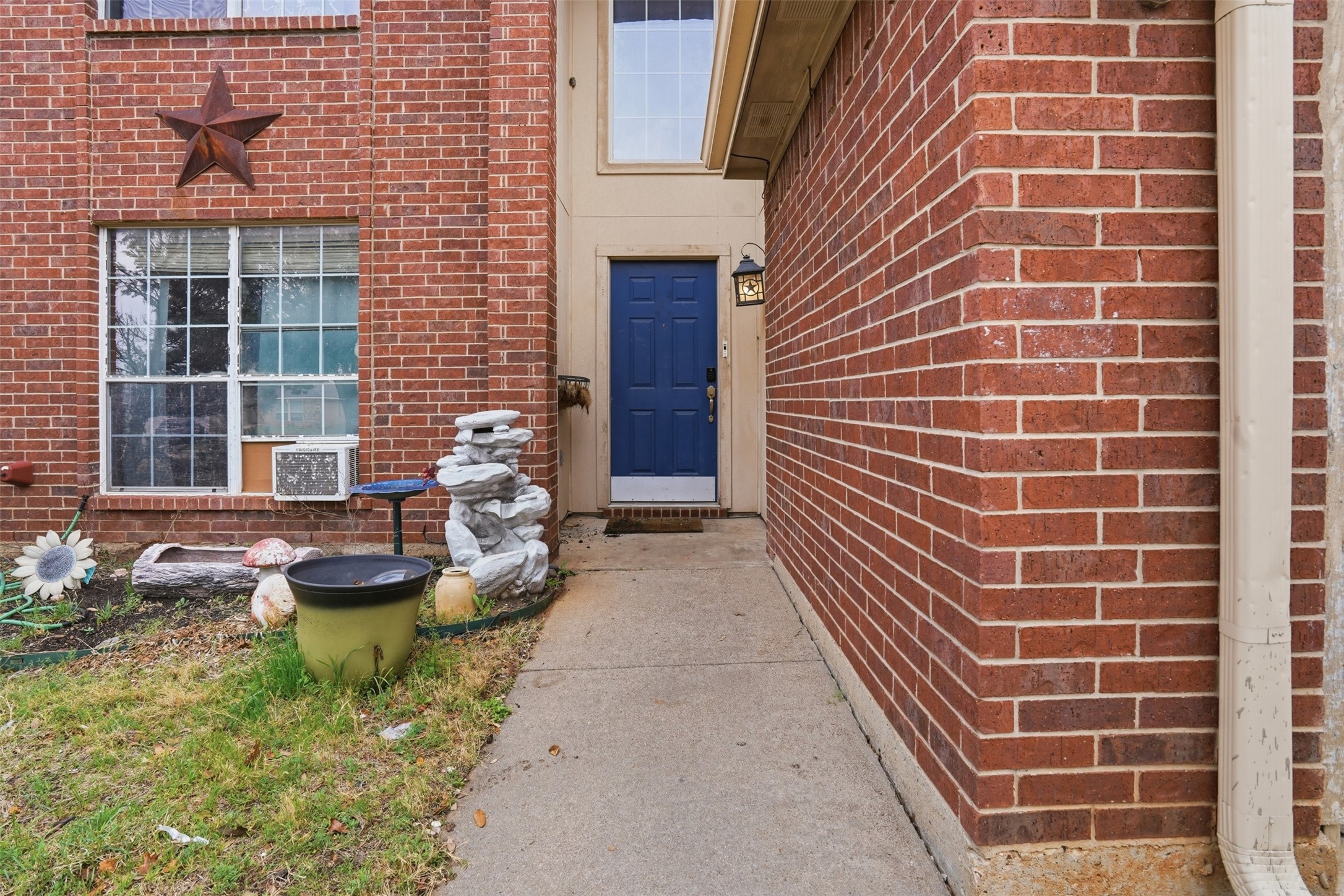 211 Jacinth Lane Granbury TX 76049