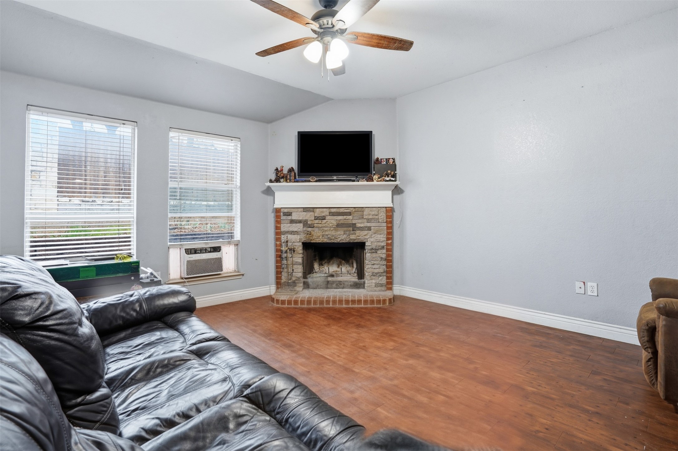 211 Jacinth Lane Granbury TX 76049