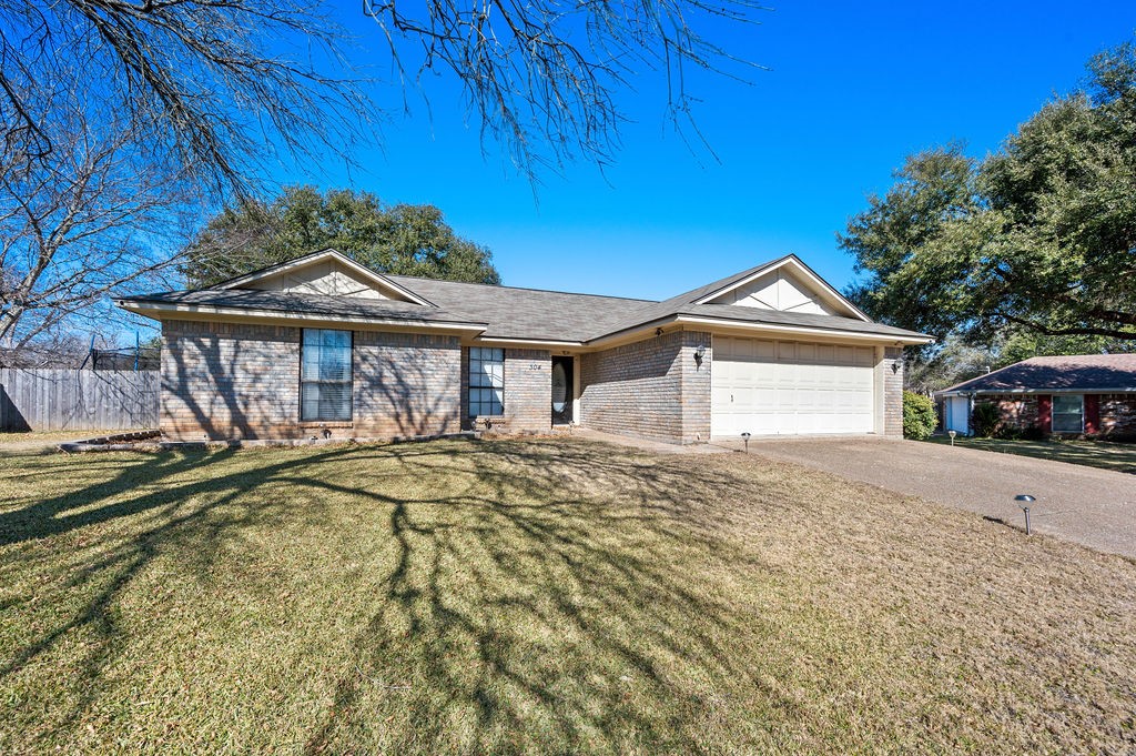 304 Cross Country Drive Hewitt TX 76643