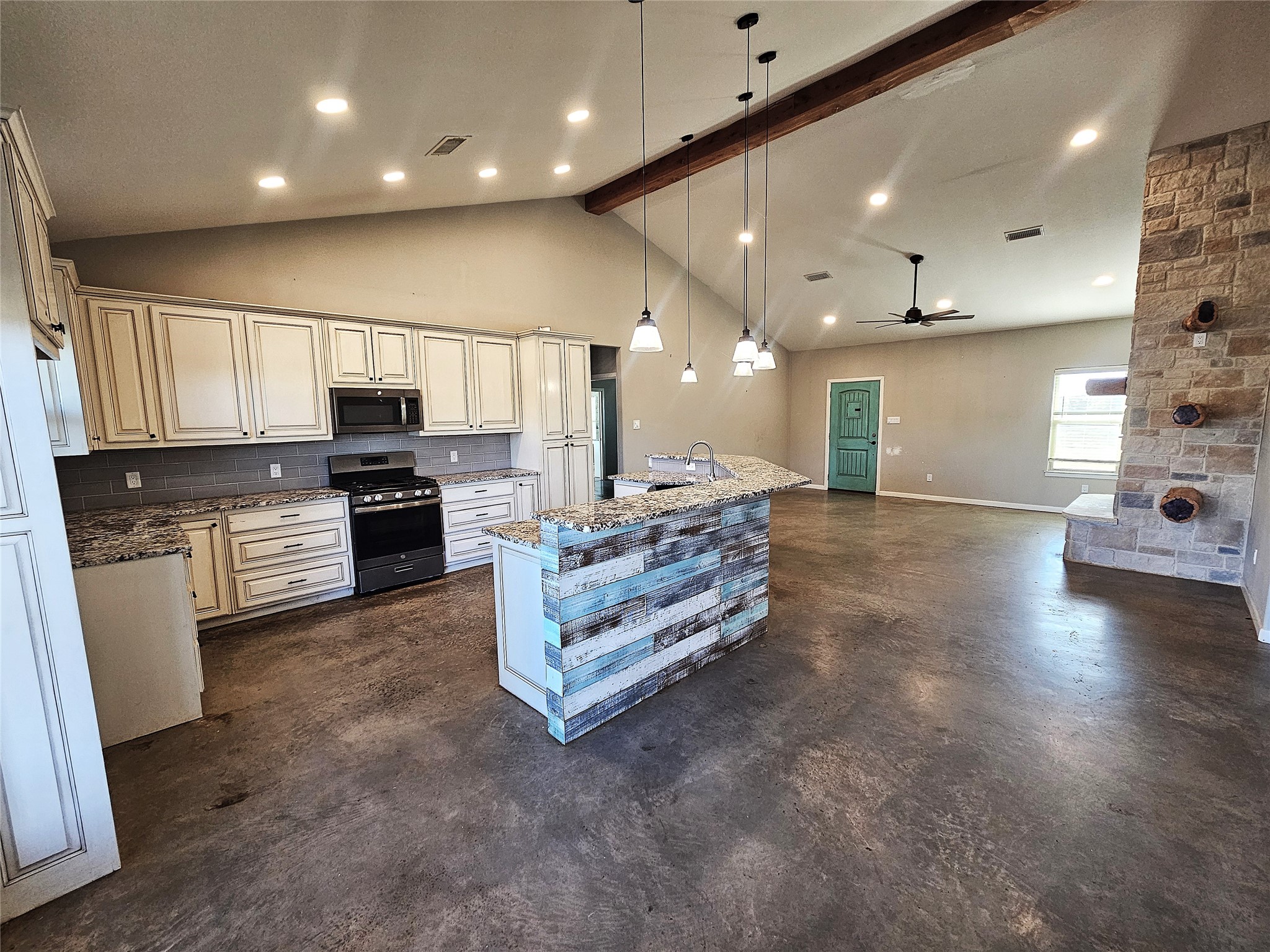 3703 Fm 39 N Mexia TX 76667