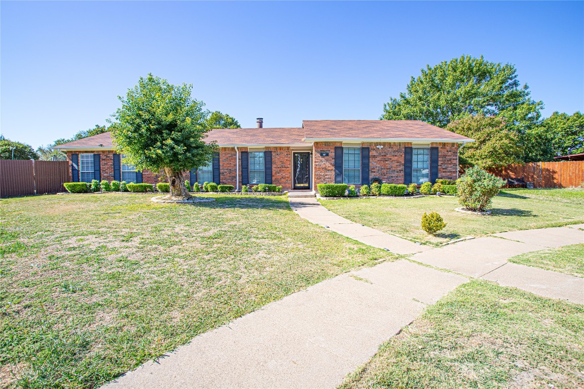 1817 Independence Court Grand Prairie TX 75052