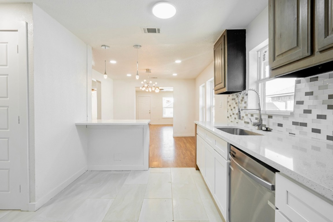 1011 Elmwood Avenue Fort Worth TX 76104