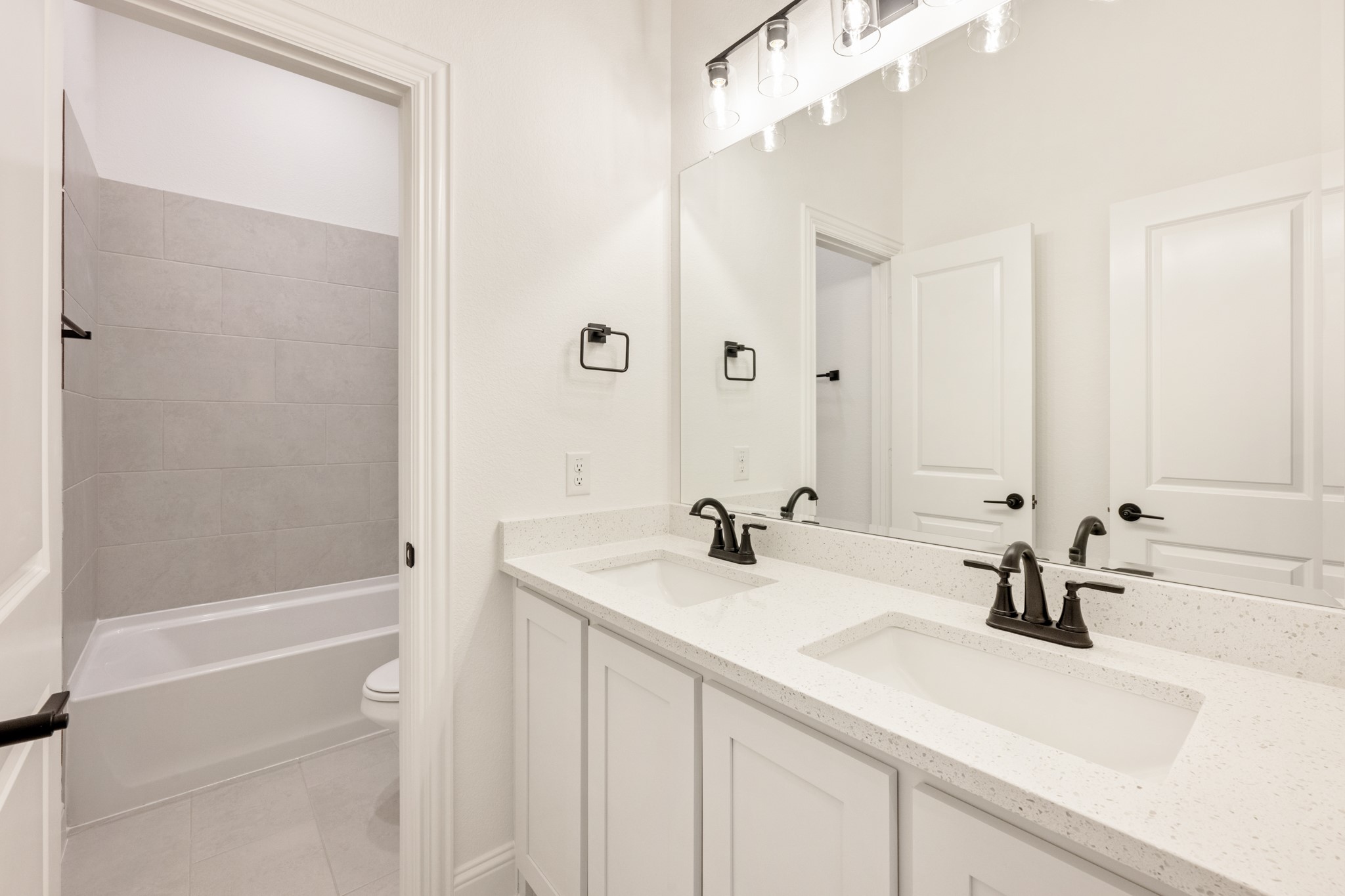 409 Loftsmoor Lane Red Oak TX 75154