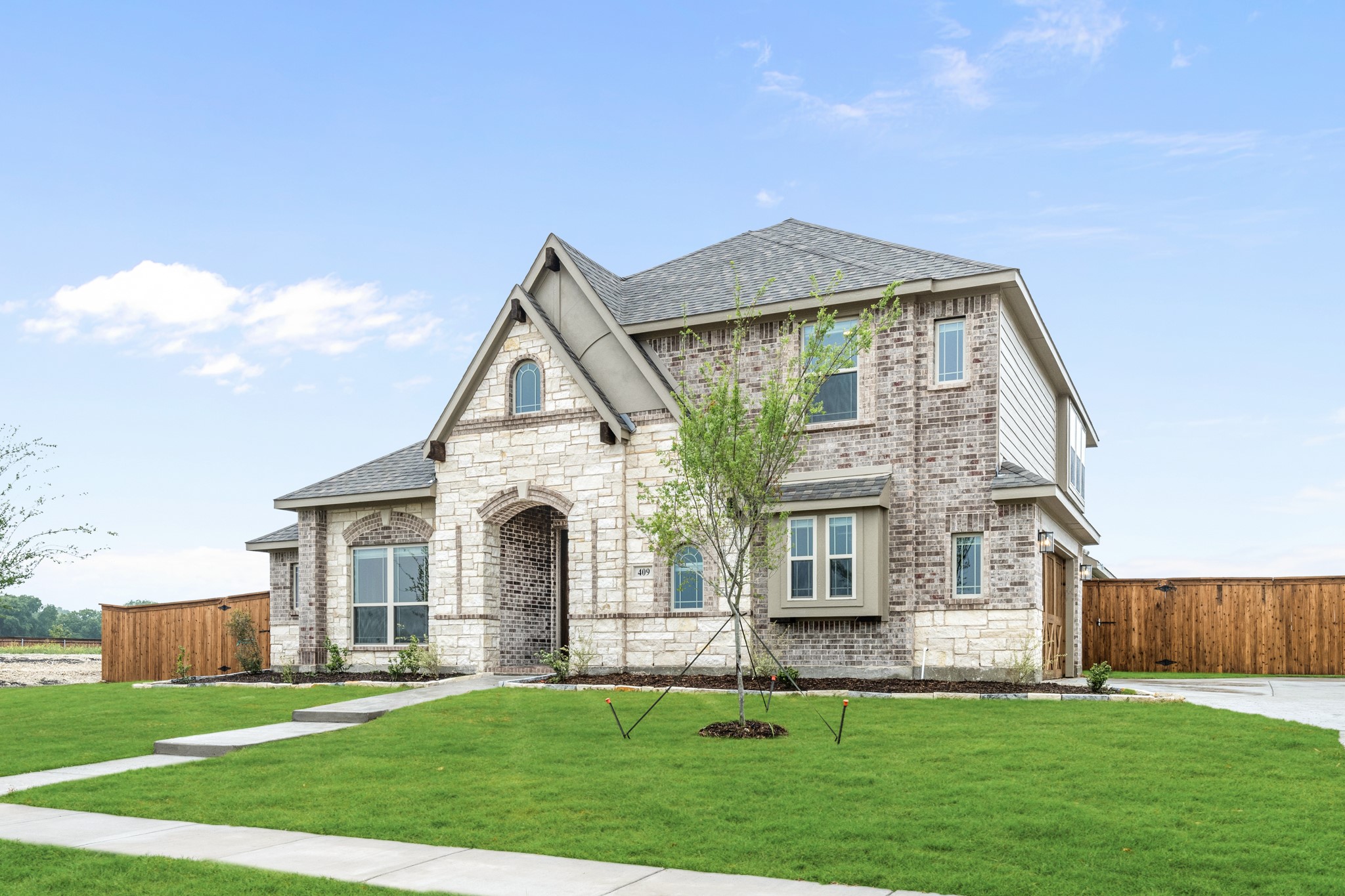 409 Loftsmoor Lane Red Oak TX 75154