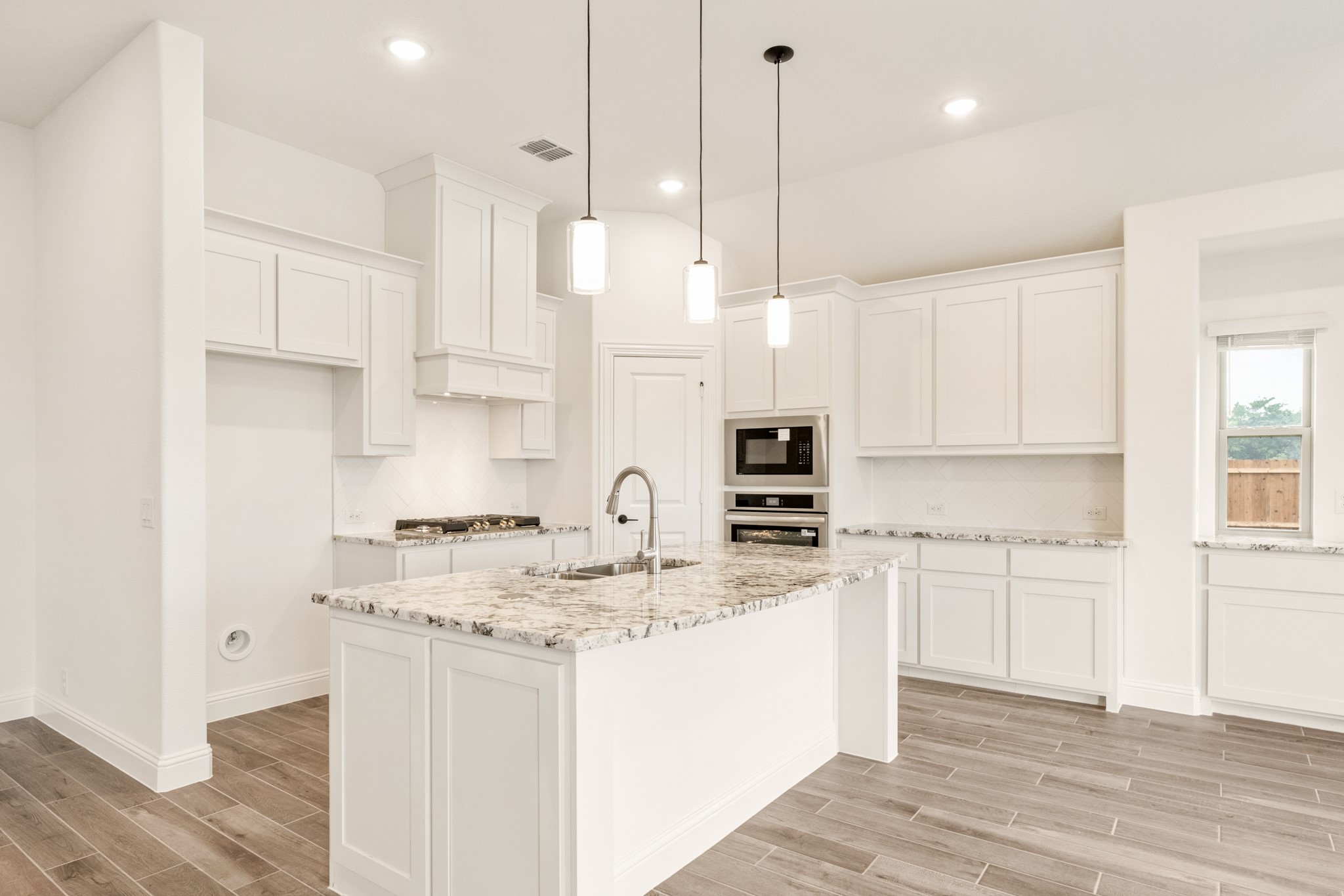 409 Loftsmoor Lane Red Oak TX 75154
