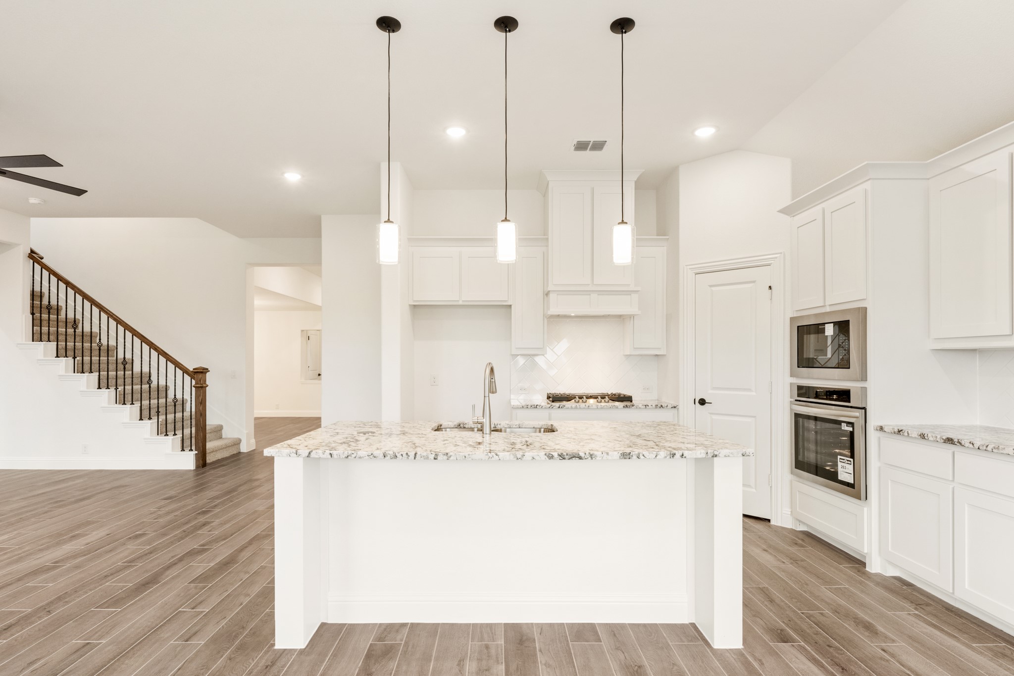 409 Loftsmoor Lane Red Oak TX 75154
