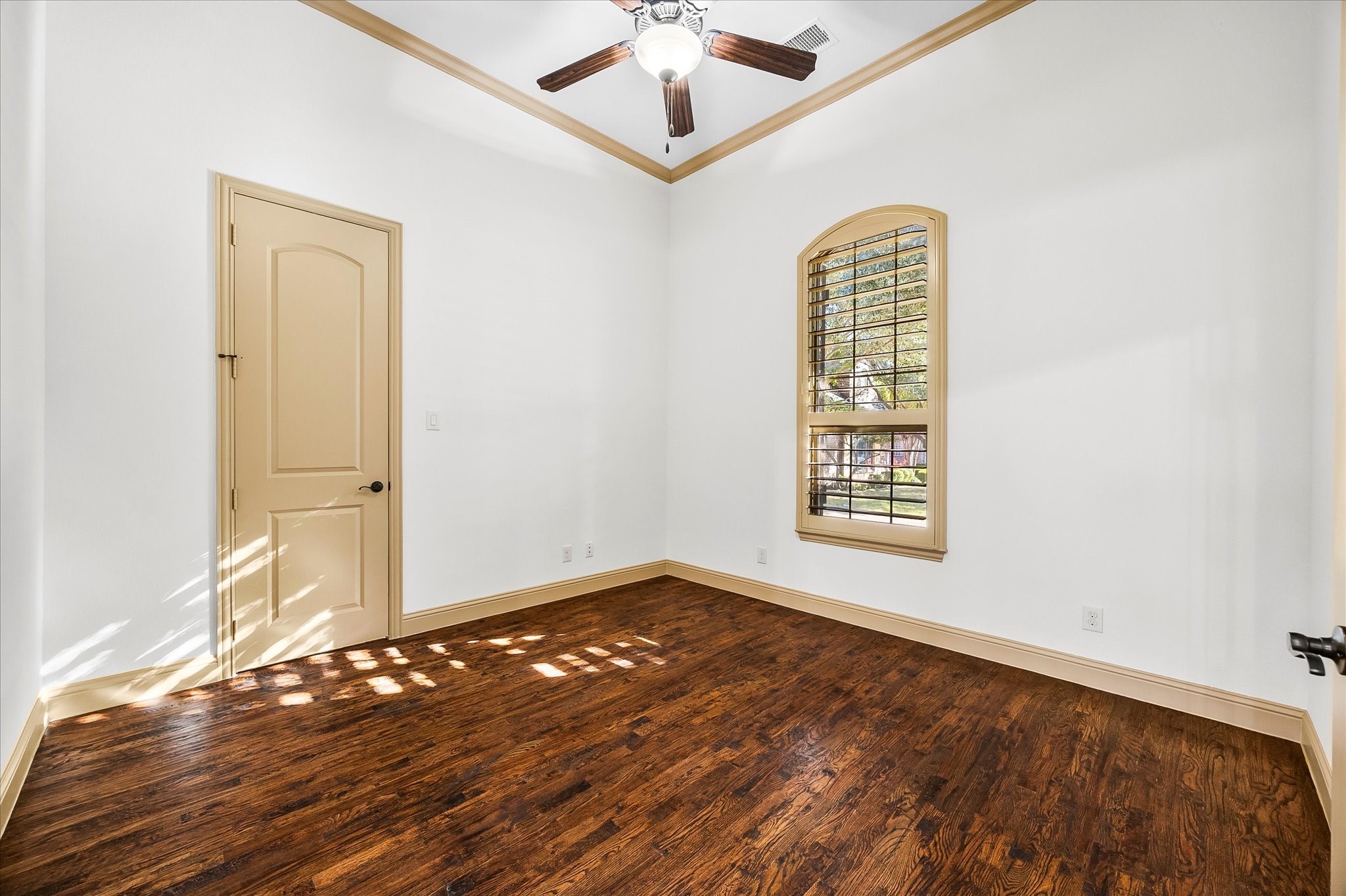 6814 Springwood Lane Garland TX 75044