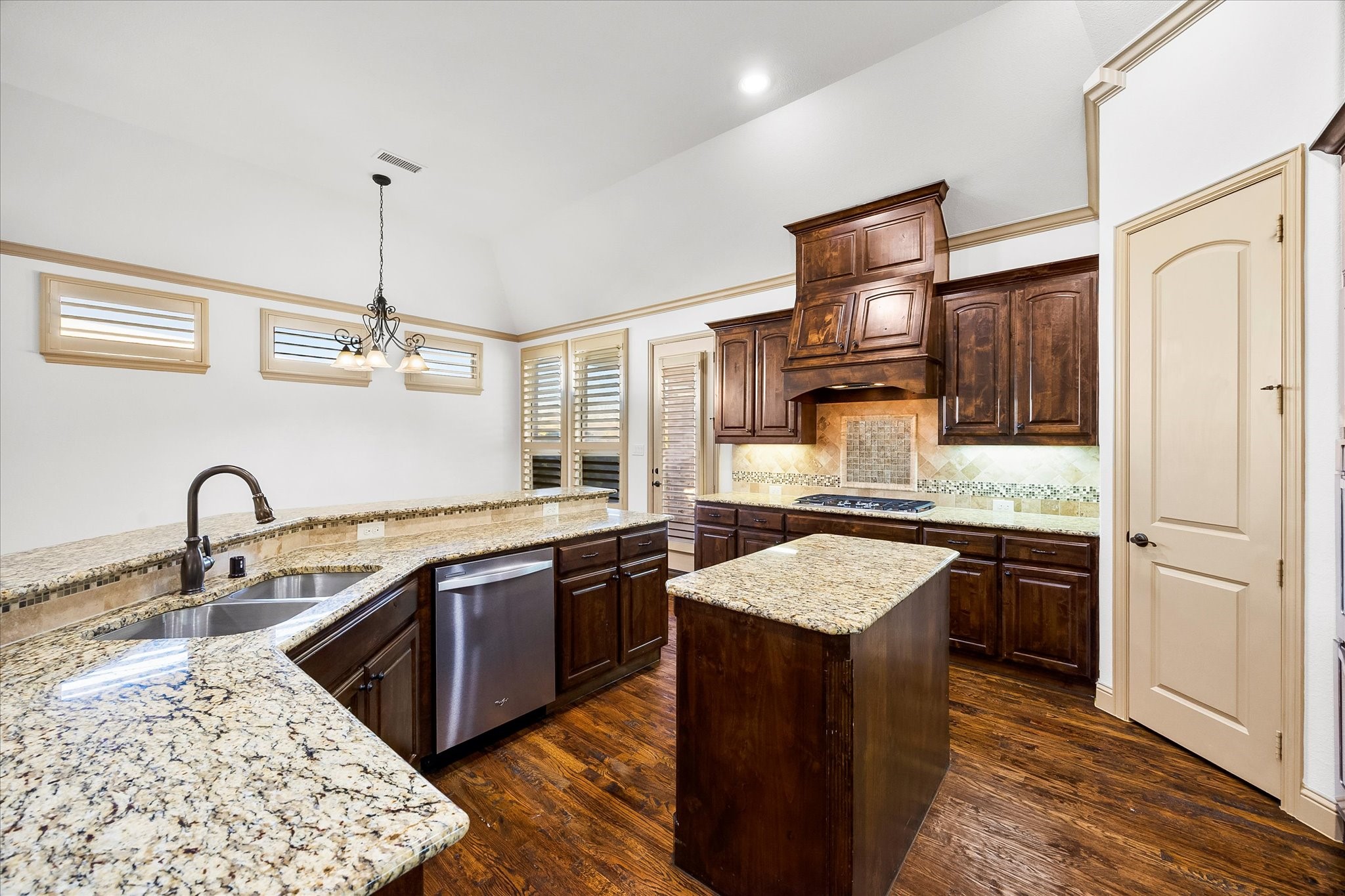 6814 Springwood Lane Garland TX 75044