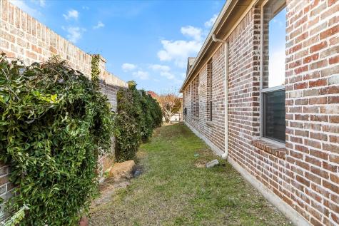 6814 Springwood Lane Garland TX 75044
