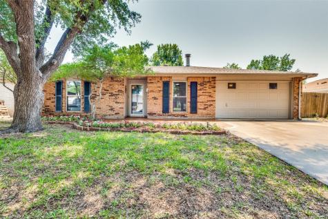 313 Clearwood Drive Grand Prairie TX 75052