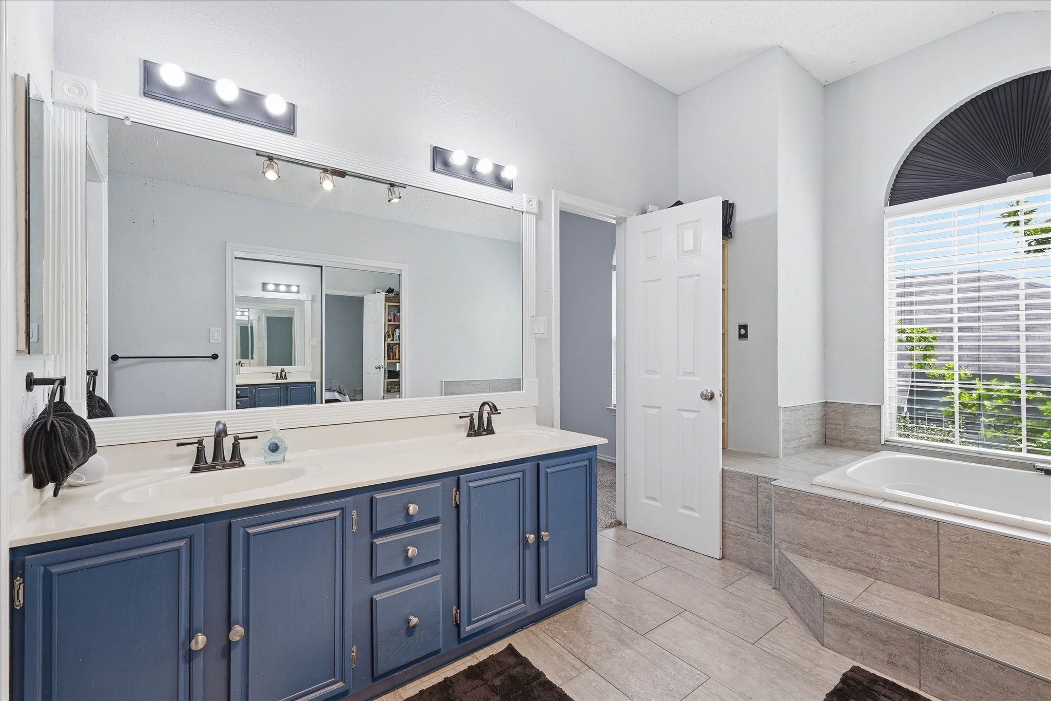 2211 Cromwell Drive Arlington TX 76018