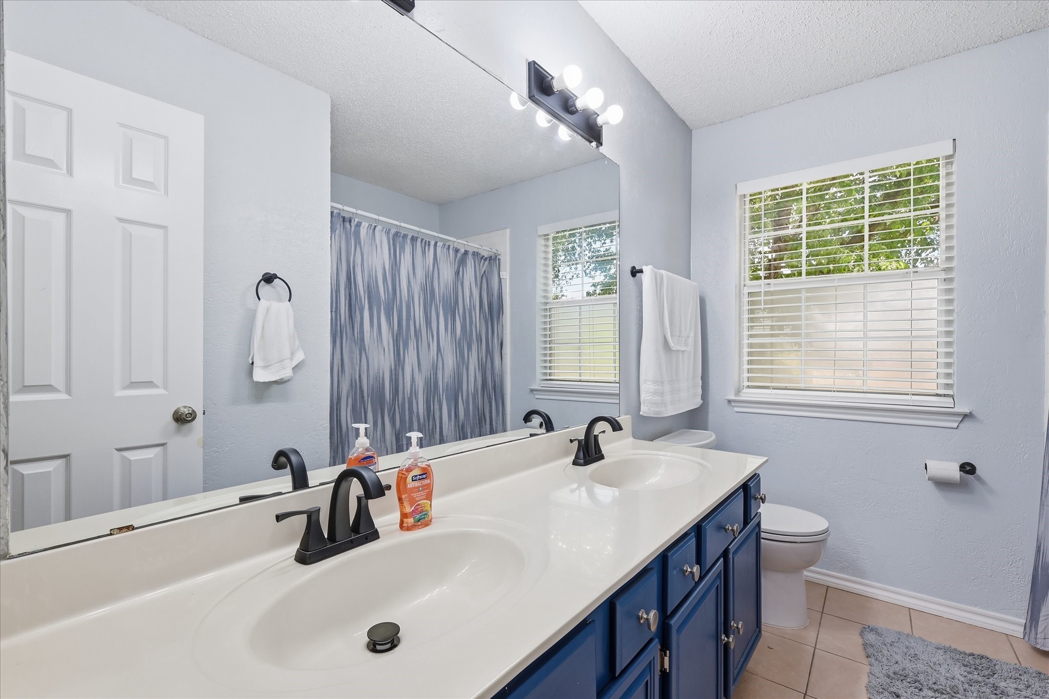 2211 Cromwell Drive Arlington TX 76018
