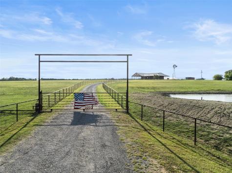 1050 County Road 5025 Trenton TX 75452