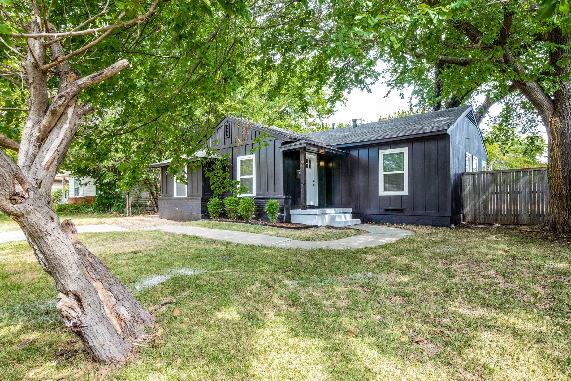 1821 Tisinger Avenue Dallas TX 75228