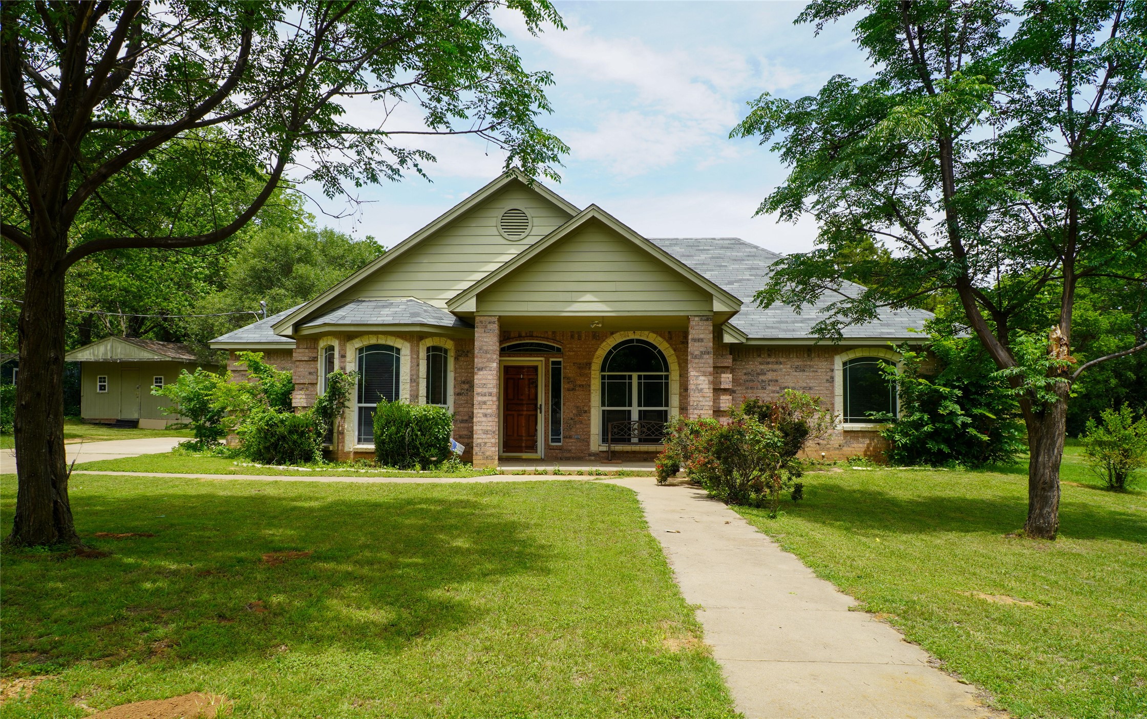 404 E Oakdale Street Keene TX 76059