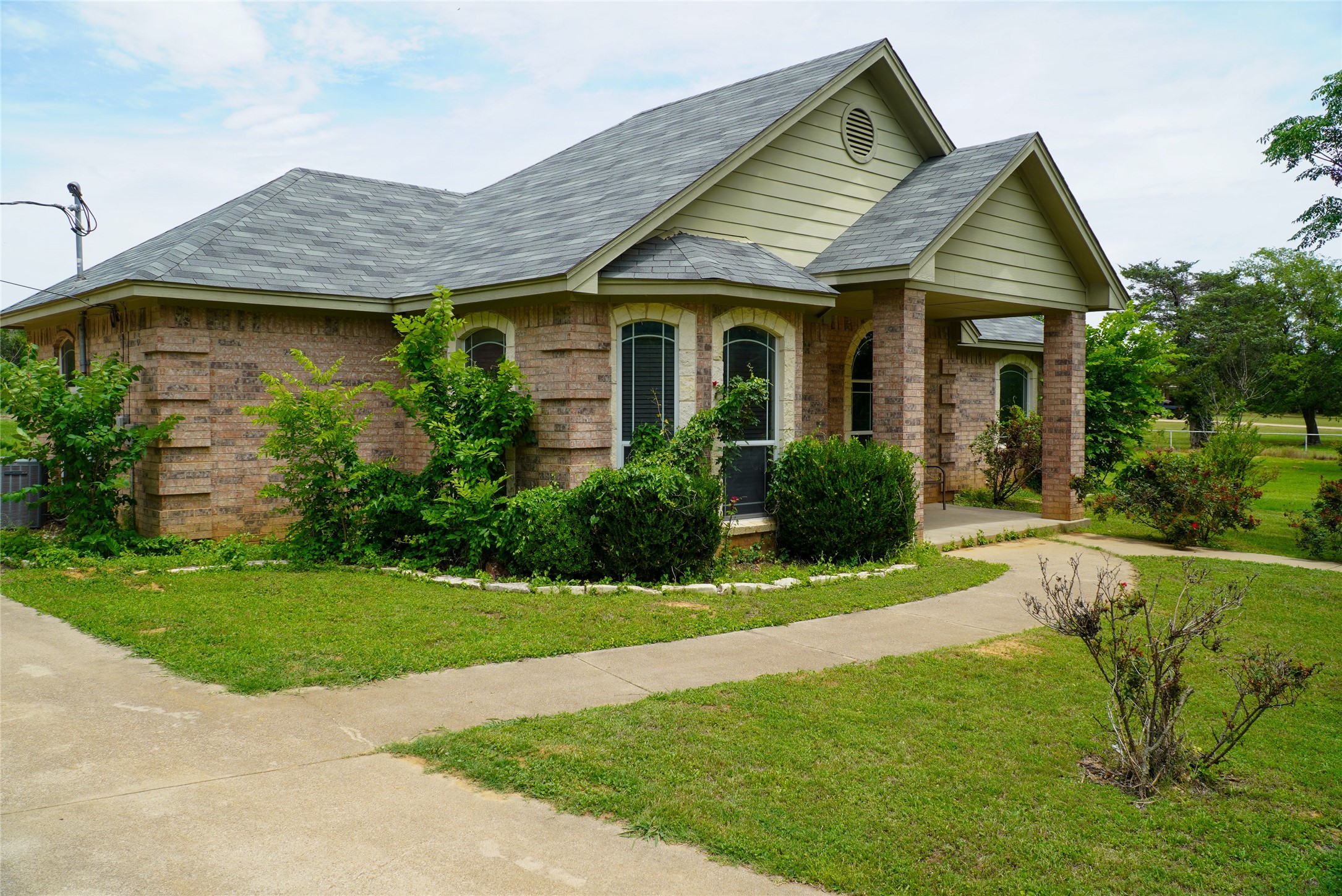 404 E Oakdale Street Keene TX 76059