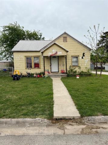 110 N Oak Street Muenster TX 76252
