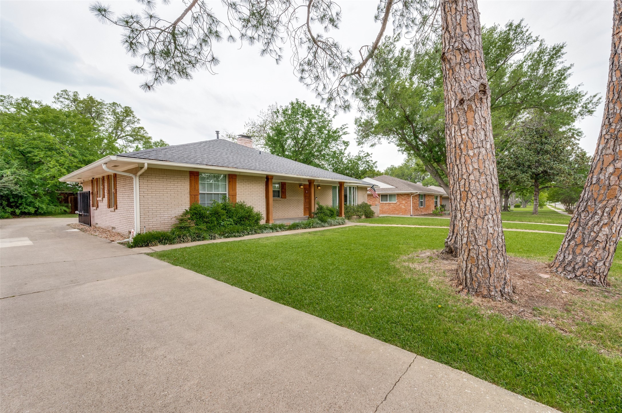 3554 Townsend Drive Dallas TX 75229