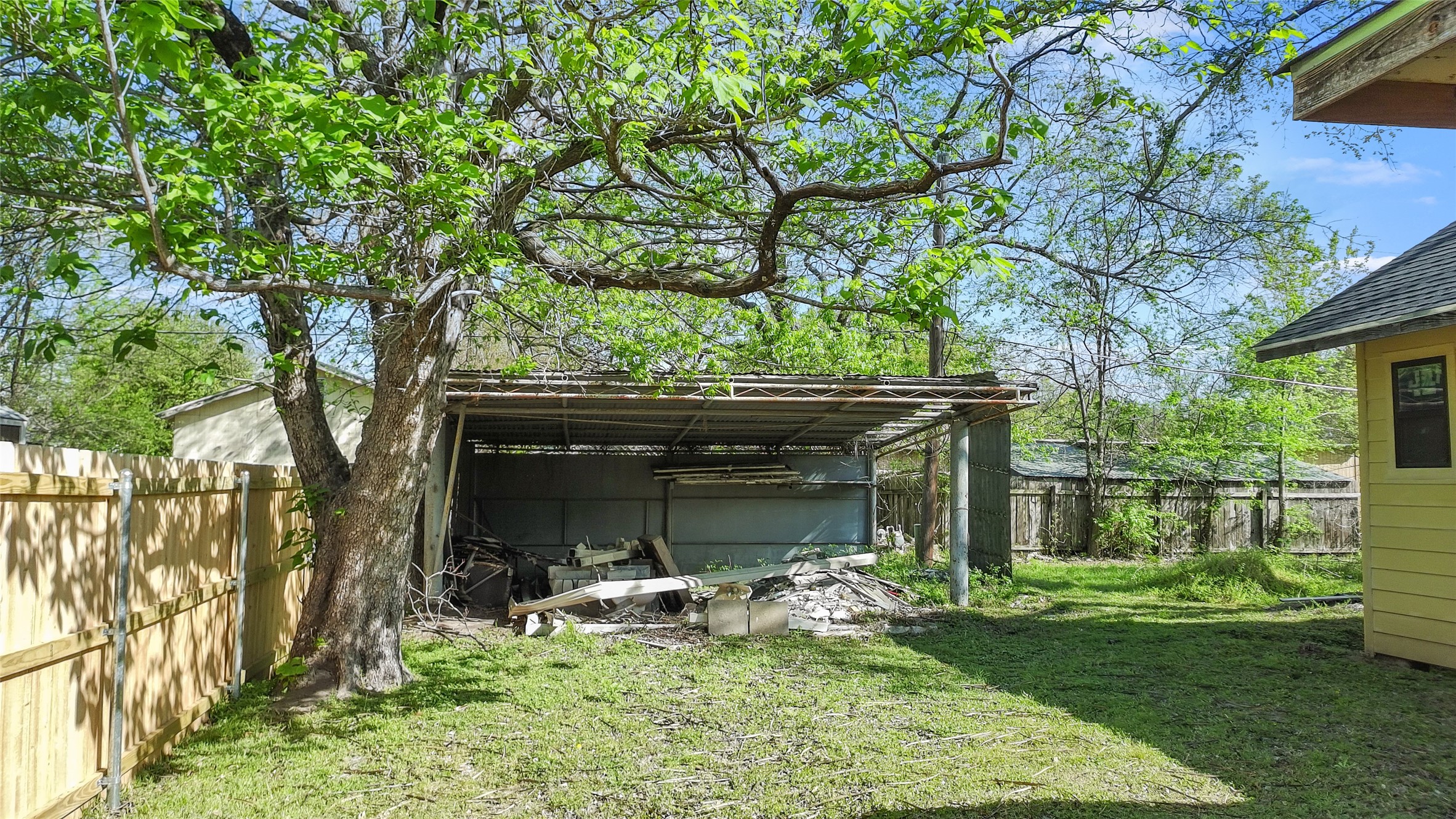 1005 E Evergreen Street Mexia TX 76667