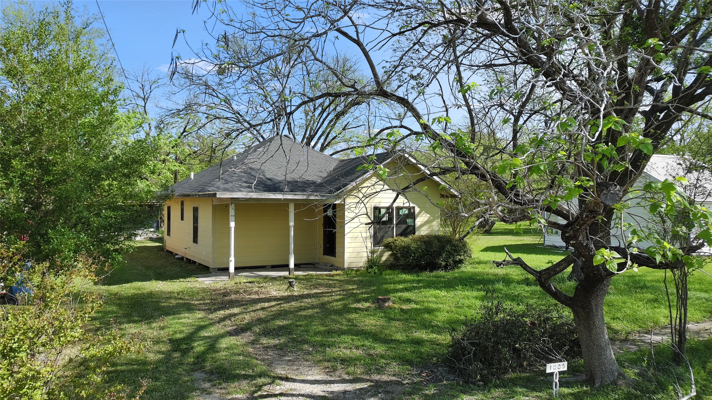 1005 E Evergreen Street Mexia TX 76667
