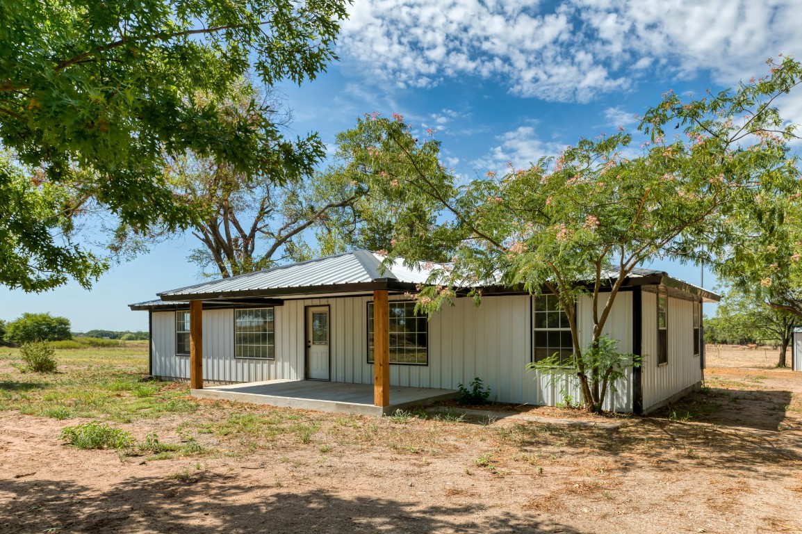 344 County Road 1695 Sunset TX 76270