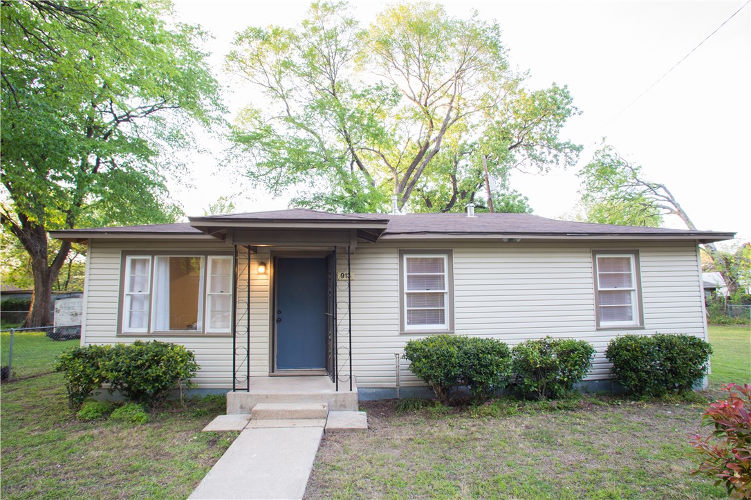 913 Walkway Street Dallas TX 75212