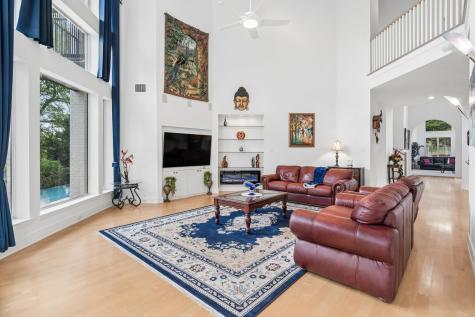 18736 Wainsborough Lane Dallas TX 75287