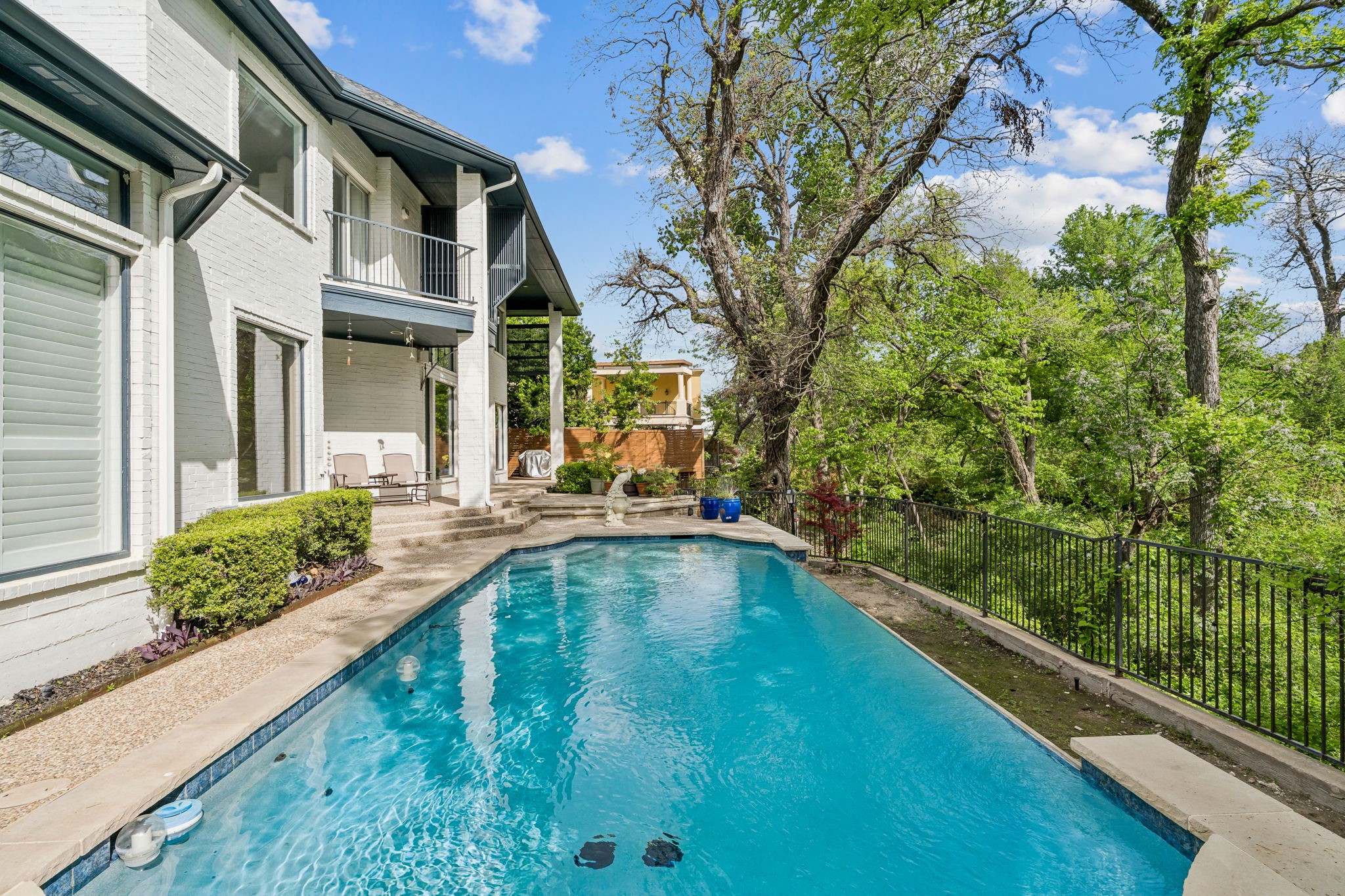 18736 Wainsborough Lane Dallas TX 75287