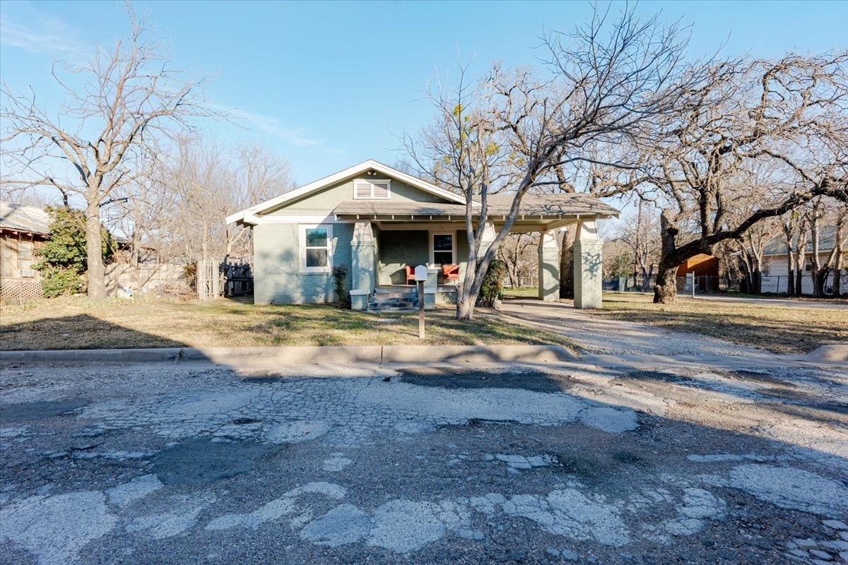 1302 NW 3rd Avenue Mineral Wells TX 76067