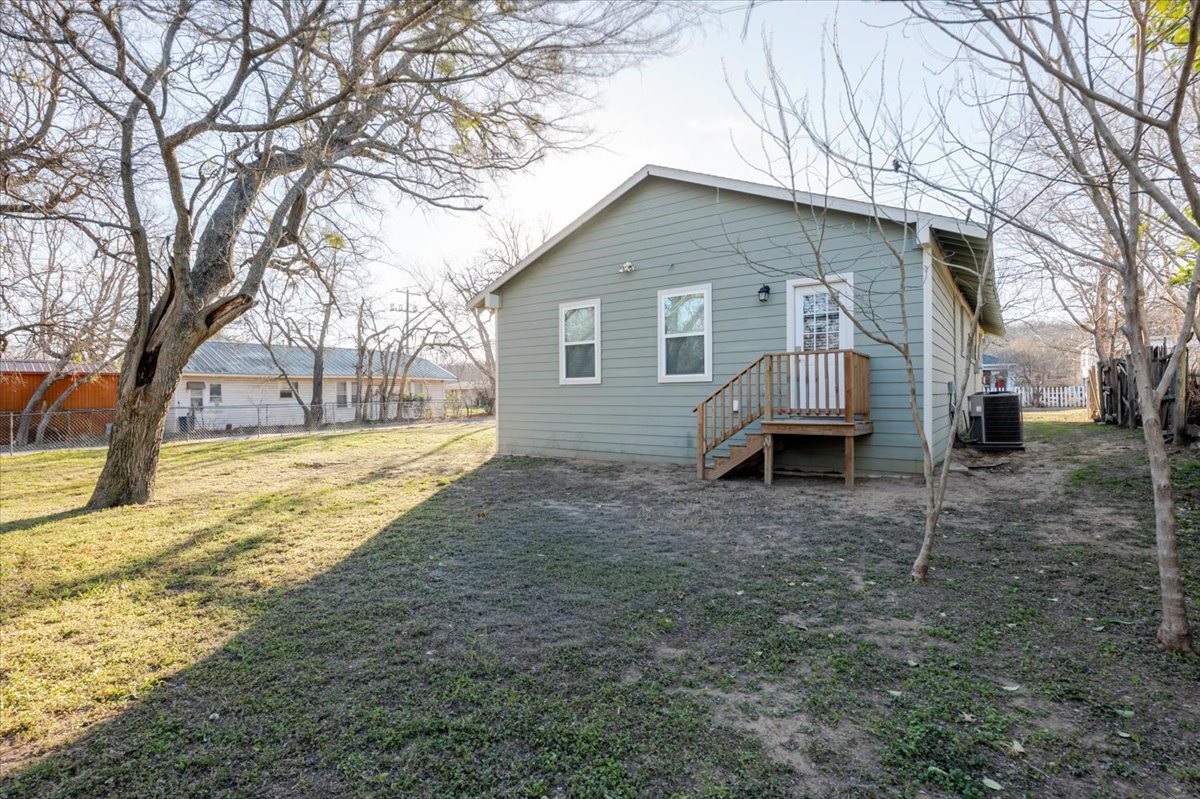 1302 NW 3rd Avenue Mineral Wells TX 76067