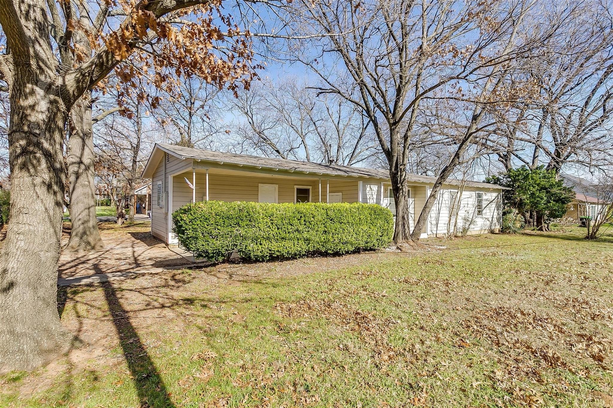 400 E Liberty Street Pilot Point TX 76258